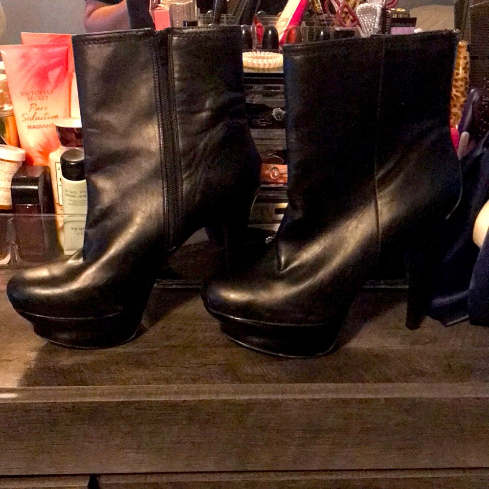 Cute 🥰 Sexy and Worn maybe twice, Jessica Simpson (Kinky Ankle Boots) 🔥🔥‼️💋